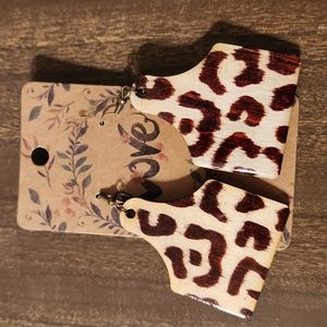 Leopard wood hand design earrings